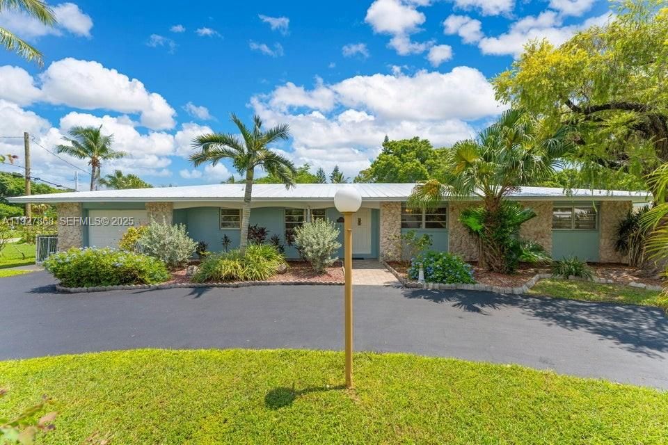 En Venta: $789,000 (3 camas, 2 baños, 2378 Pies cuadrados)