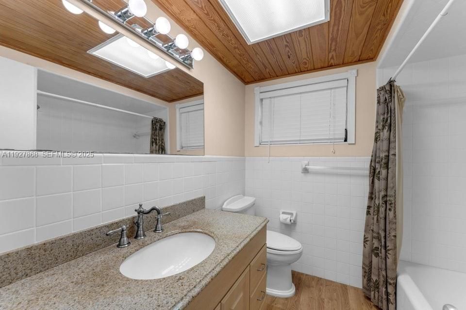 En Venta: $789,000 (3 camas, 2 baños, 2378 Pies cuadrados)