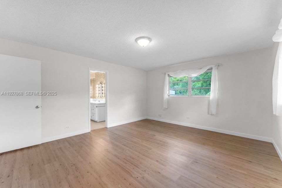 En Venta: $789,000 (3 camas, 2 baños, 2378 Pies cuadrados)