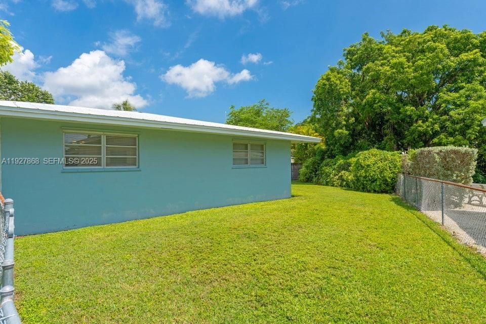 En Venta: $789,000 (3 camas, 2 baños, 2378 Pies cuadrados)