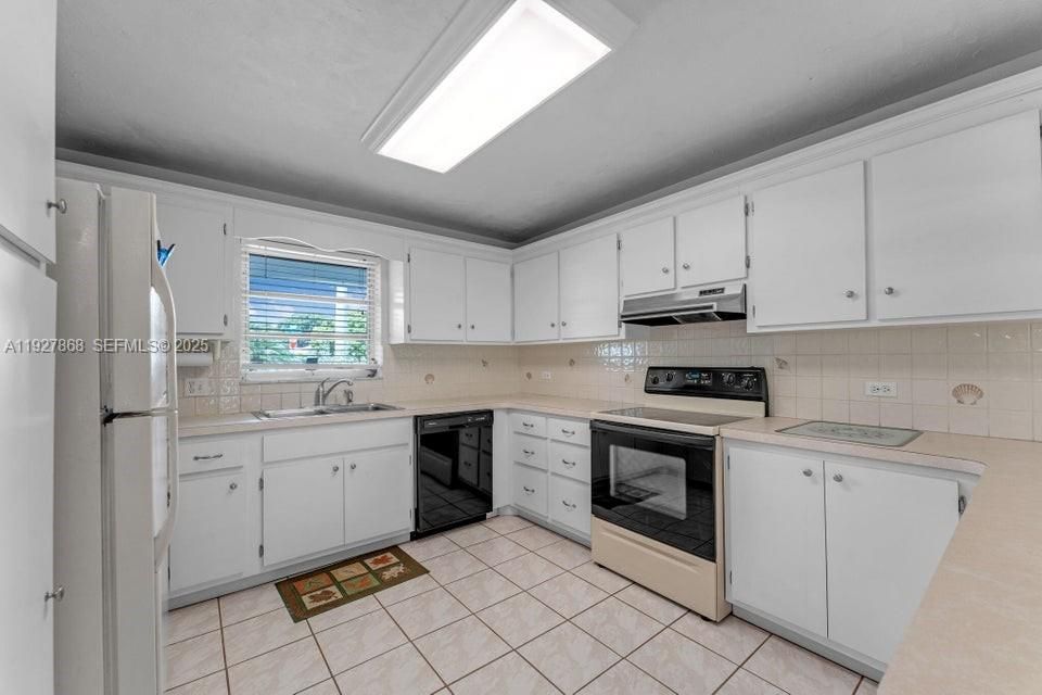 En Venta: $789,000 (3 camas, 2 baños, 2378 Pies cuadrados)