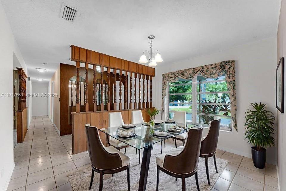 En Venta: $789,000 (3 camas, 2 baños, 2378 Pies cuadrados)