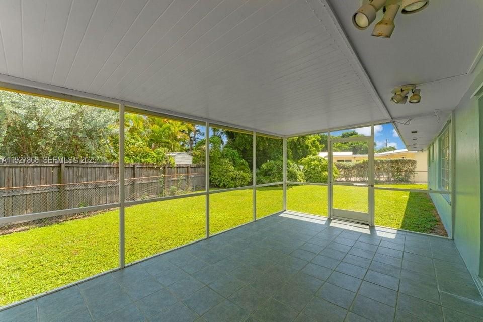 En Venta: $789,000 (3 camas, 2 baños, 2378 Pies cuadrados)