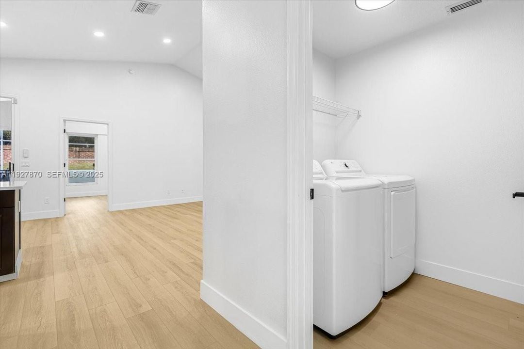 En Venta: $499,000 (3 camas, 2 baños, 1590 Pies cuadrados)