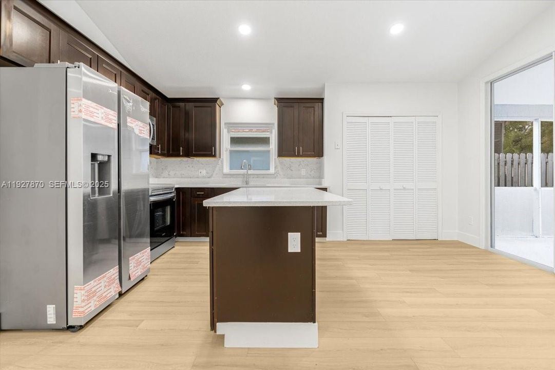 En Venta: $499,000 (3 camas, 2 baños, 1590 Pies cuadrados)