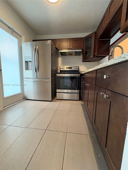 待售: $175,000 (2 贝兹, 2 浴室, 870 平方英尺)