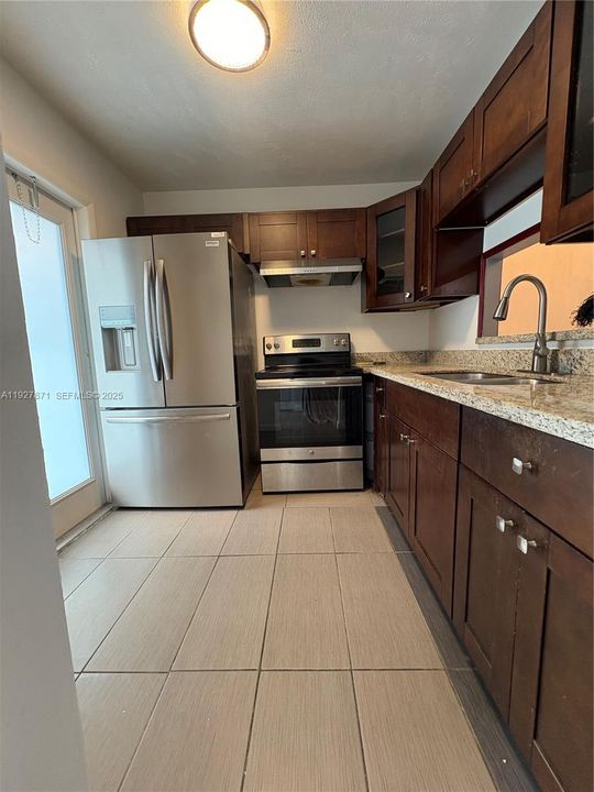 待售: $175,000 (2 贝兹, 2 浴室, 870 平方英尺)