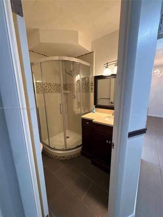 待售: $175,000 (2 贝兹, 2 浴室, 870 平方英尺)