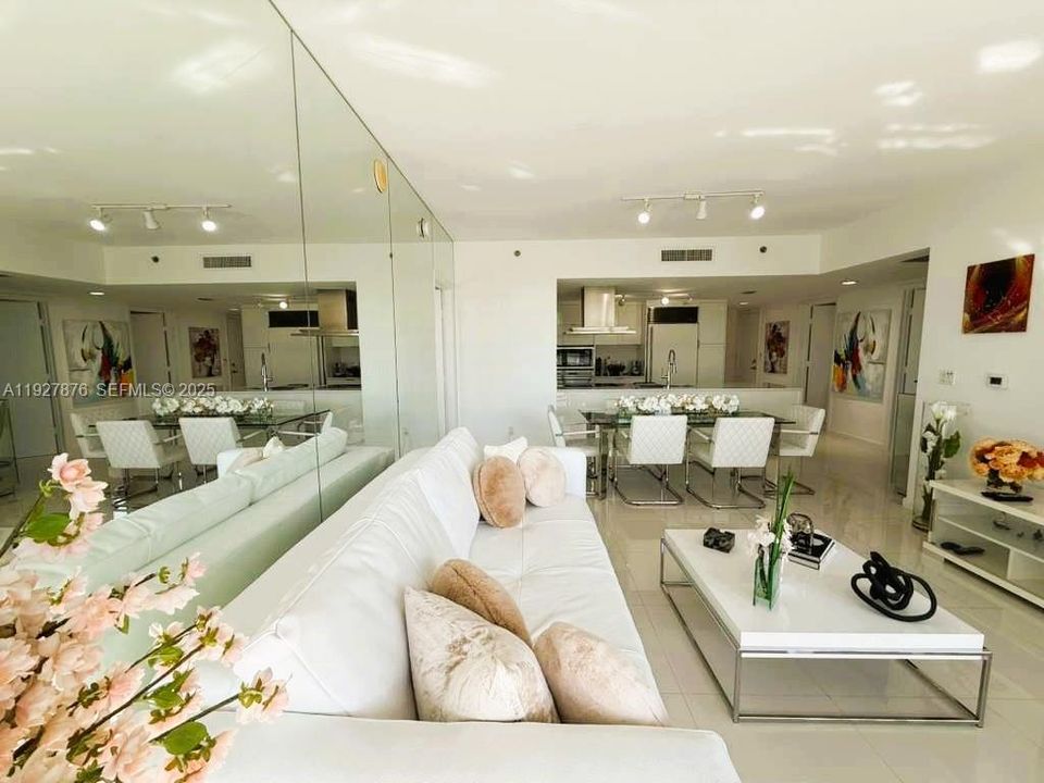 В аренду: $5,500 (2 спален, 2 ванн, 1255 Квадратных фут)