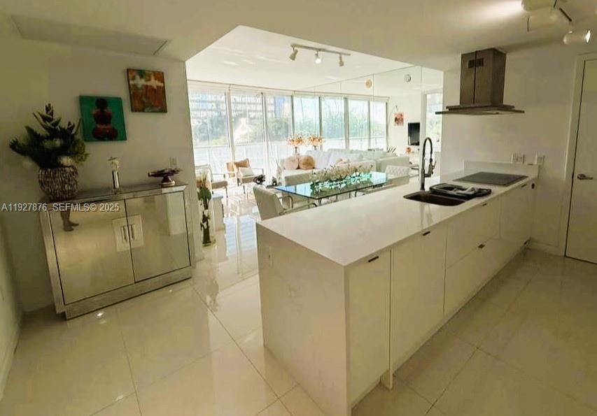 В аренду: $5,500 (2 спален, 2 ванн, 1255 Квадратных фут)