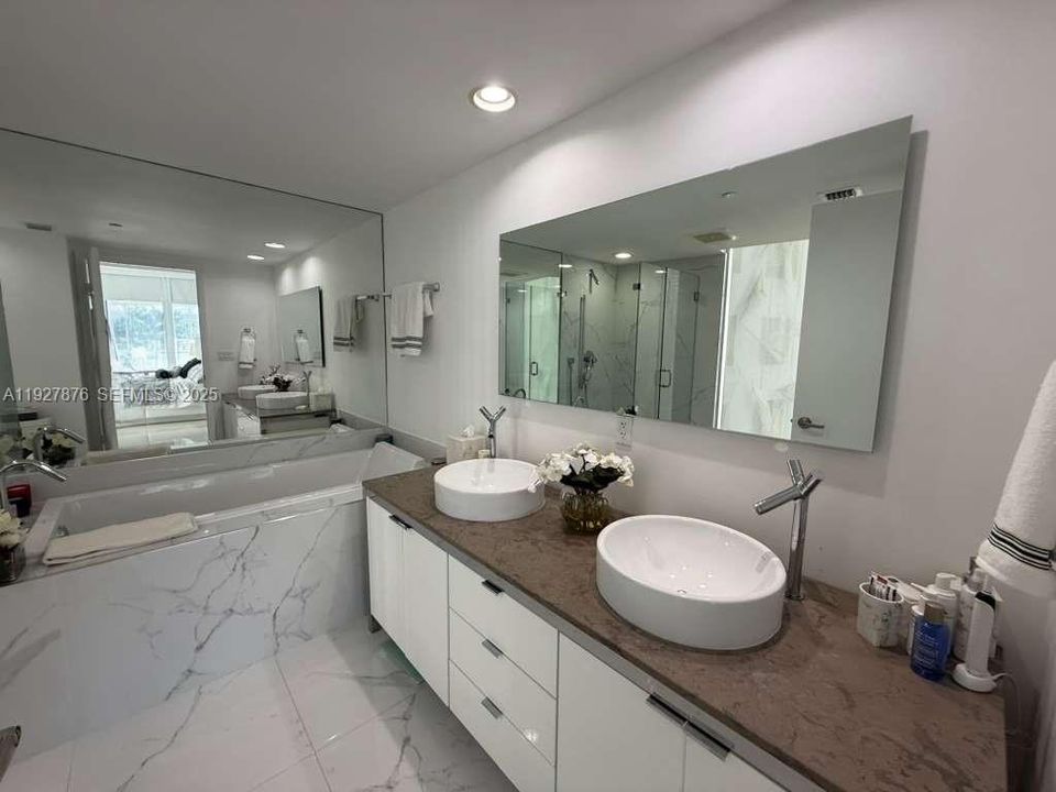 В аренду: $5,500 (2 спален, 2 ванн, 1255 Квадратных фут)