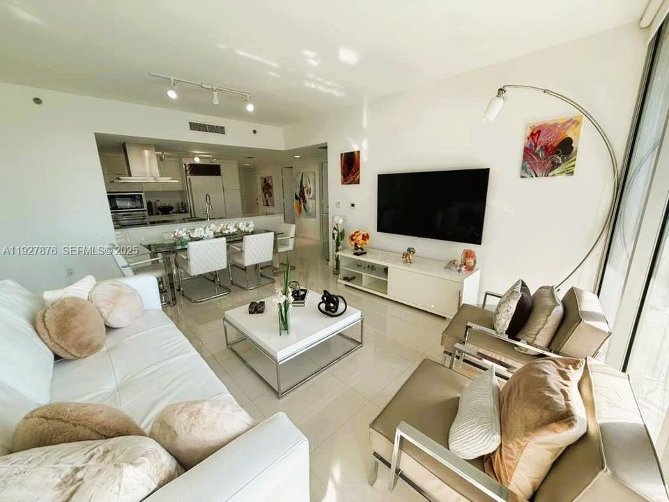 В аренду: $5,500 (2 спален, 2 ванн, 1255 Квадратных фут)