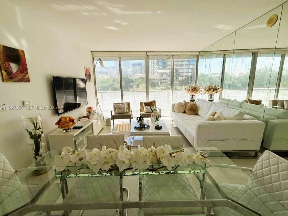 В аренду: $5,500 (2 спален, 2 ванн, 1255 Квадратных фут)