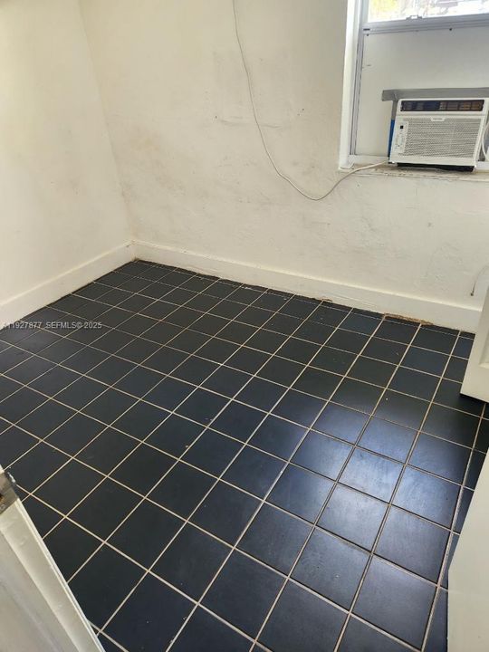 For Sale: $325,000 (3 beds, 1 baths, 1232 Square Feet)