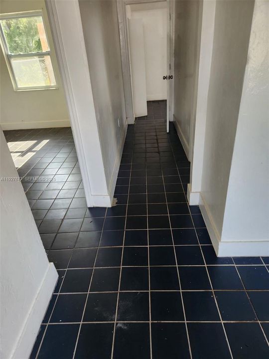 For Sale: $325,000 (3 beds, 1 baths, 1232 Square Feet)