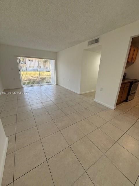 В аренду: $1,900 (3 спален, 2 ванн, 918 Квадратных фут)