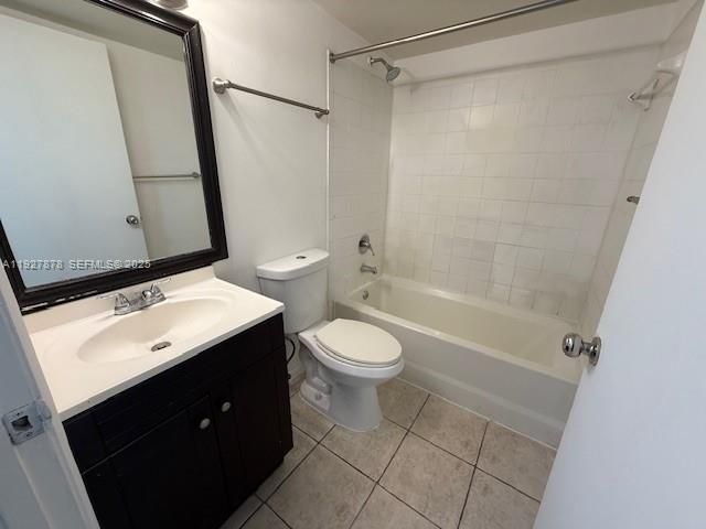 В аренду: $1,900 (3 спален, 2 ванн, 918 Квадратных фут)