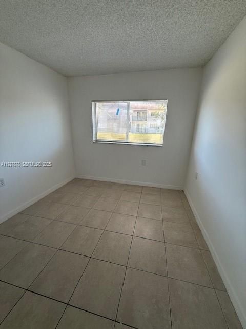 В аренду: $1,900 (3 спален, 2 ванн, 918 Квадратных фут)