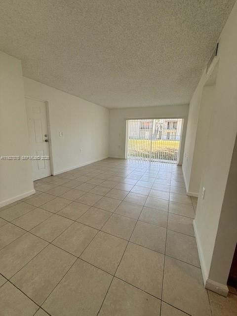 В аренду: $1,900 (3 спален, 2 ванн, 918 Квадратных фут)