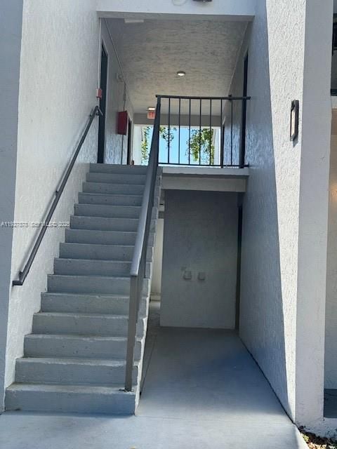 В аренду: $1,900 (3 спален, 2 ванн, 918 Квадратных фут)