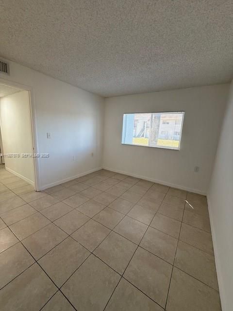 В аренду: $1,900 (3 спален, 2 ванн, 918 Квадратных фут)