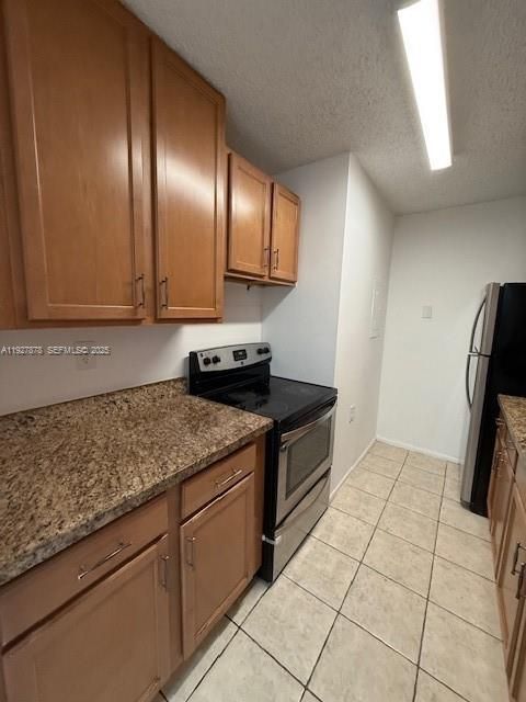 В аренду: $1,900 (3 спален, 2 ванн, 918 Квадратных фут)