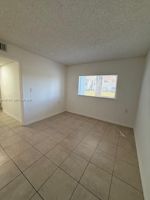 В аренду: $1,900 (3 спален, 2 ванн, 918 Квадратных фут)