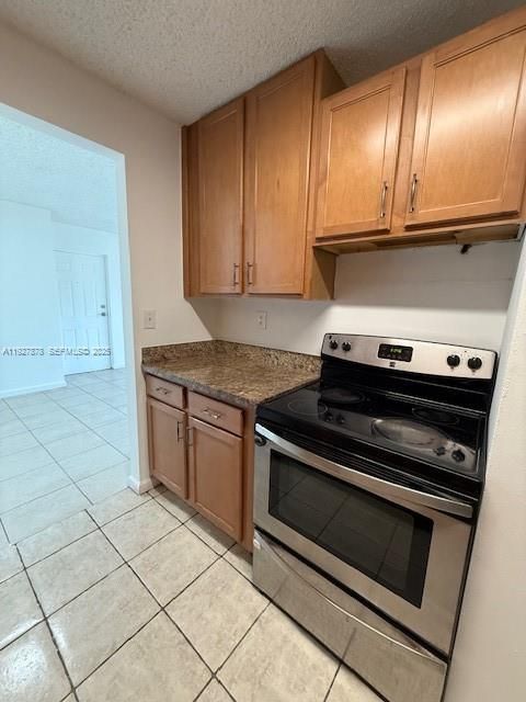 В аренду: $1,900 (3 спален, 2 ванн, 918 Квадратных фут)