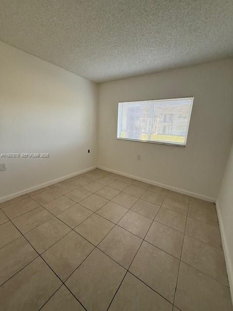 В аренду: $1,900 (3 спален, 2 ванн, 918 Квадратных фут)