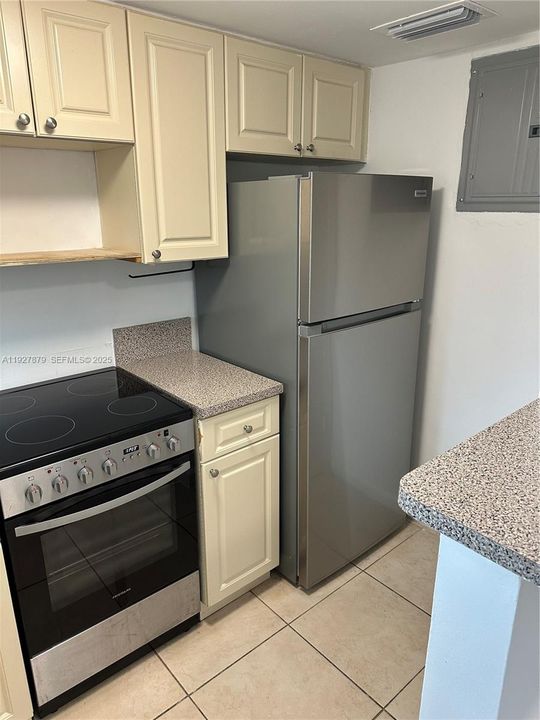 В аренду: $1,900 (1 спален, 1 ванн, 693 Квадратных фут)