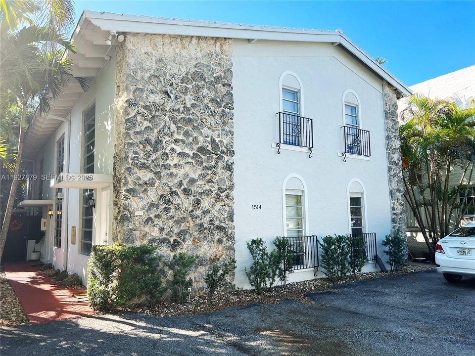 В аренду: $1,900 (1 спален, 1 ванн, 693 Квадратных фут)