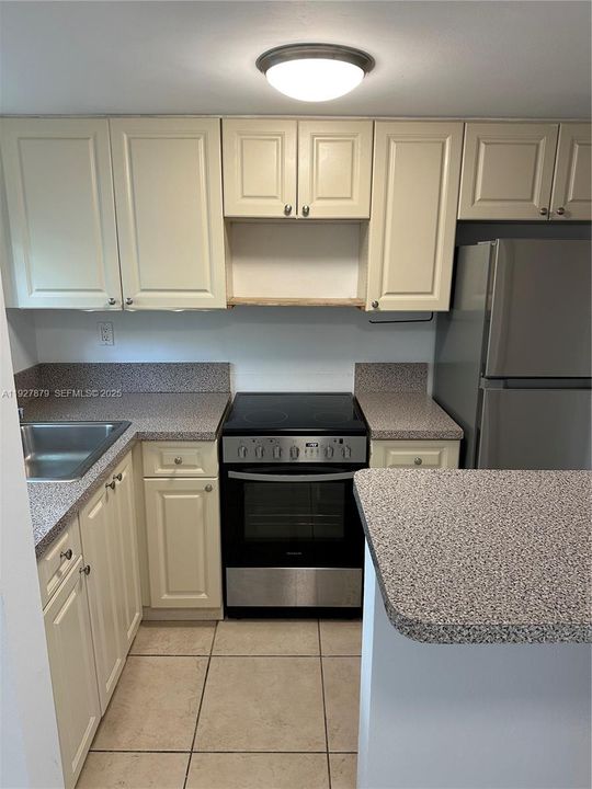 В аренду: $1,900 (1 спален, 1 ванн, 693 Квадратных фут)