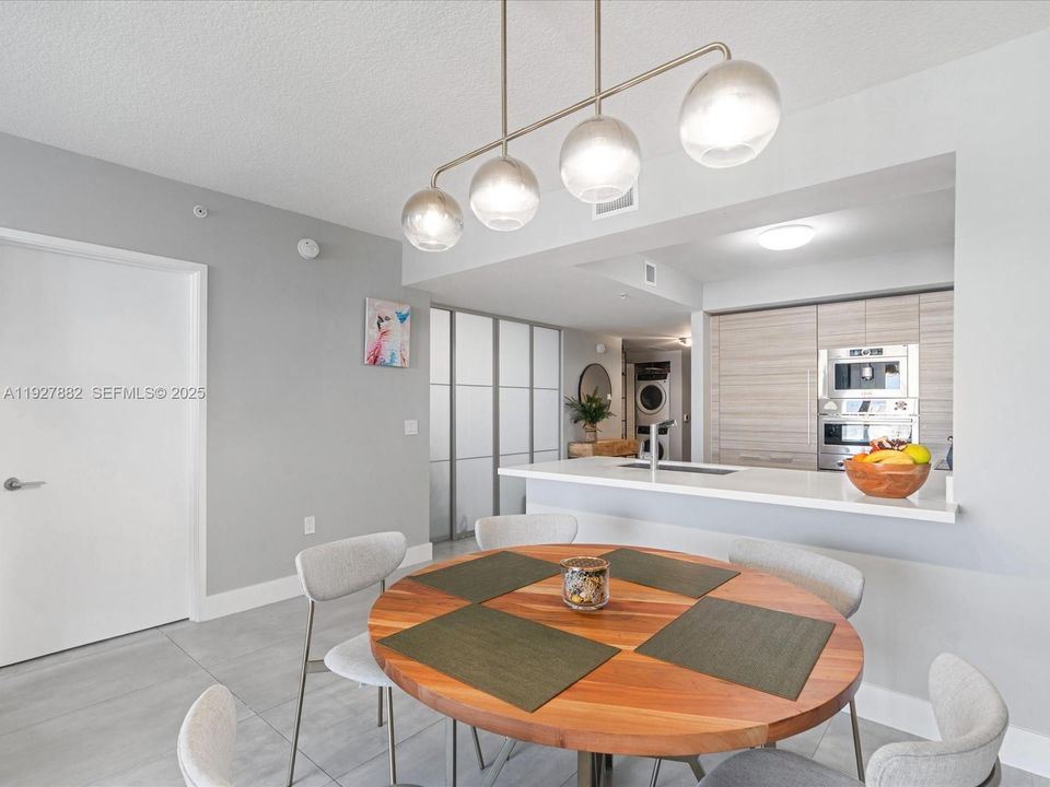 En Venta: $1,200,000 (2 camas, 3 baños, 1541 Pies cuadrados)