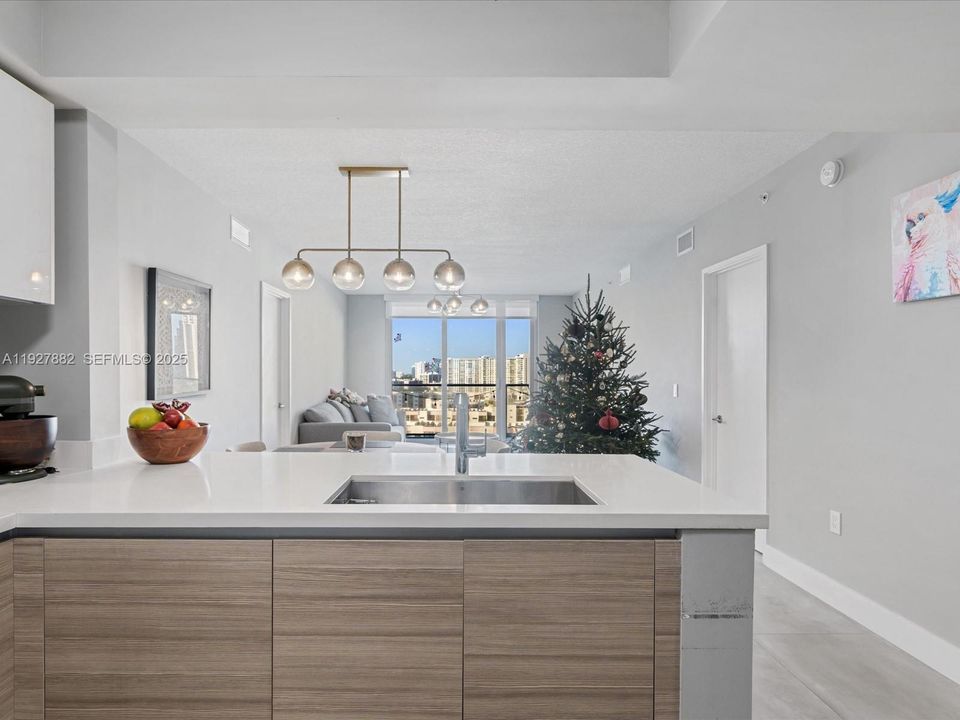 En Venta: $1,200,000 (2 camas, 3 baños, 1541 Pies cuadrados)