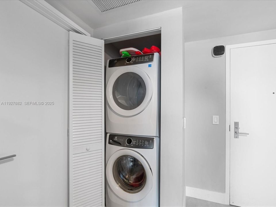 En Venta: $1,200,000 (2 camas, 3 baños, 1541 Pies cuadrados)