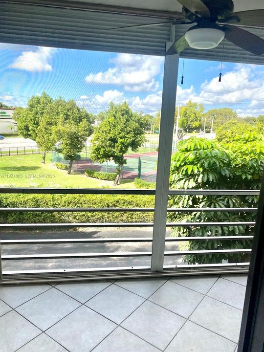 For Rent: $1,900 (2 beds, 2 baths, 1000 Square Feet)