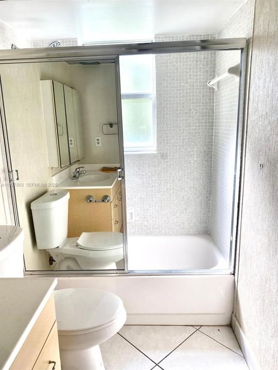 For Rent: $1,900 (2 beds, 2 baths, 1000 Square Feet)