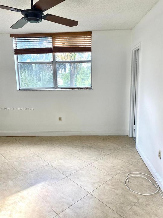 For Rent: $1,900 (2 beds, 2 baths, 1000 Square Feet)