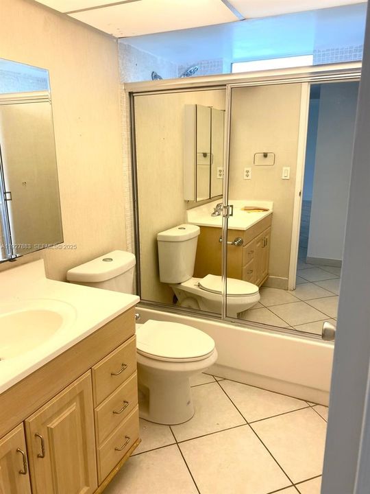 For Rent: $1,900 (2 beds, 2 baths, 1000 Square Feet)