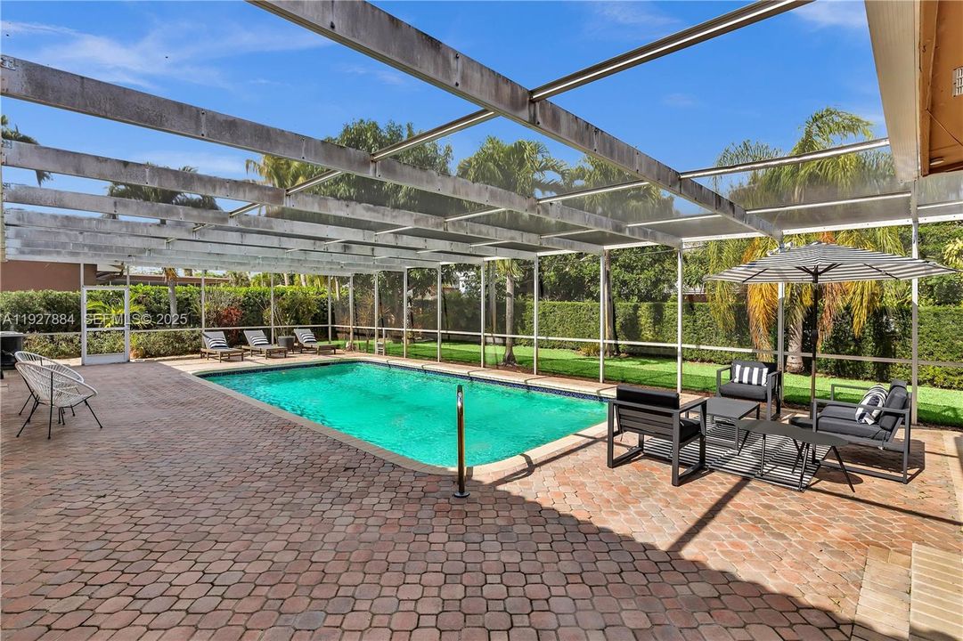 For Sale: $920,000 (3 beds, 3 baths, 1830 Square Feet)