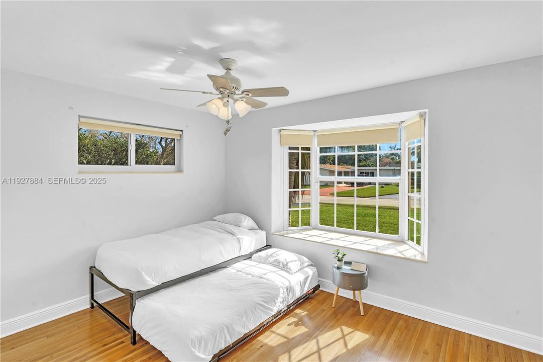 For Sale: $920,000 (3 beds, 3 baths, 1830 Square Feet)