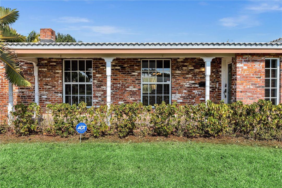 For Sale: $920,000 (3 beds, 3 baths, 1830 Square Feet)