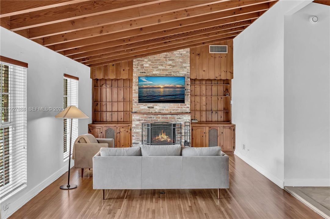 For Sale: $920,000 (3 beds, 3 baths, 1830 Square Feet)