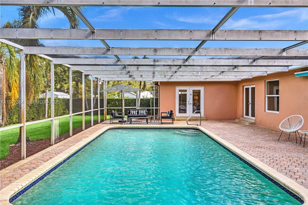 For Sale: $920,000 (3 beds, 3 baths, 1830 Square Feet)