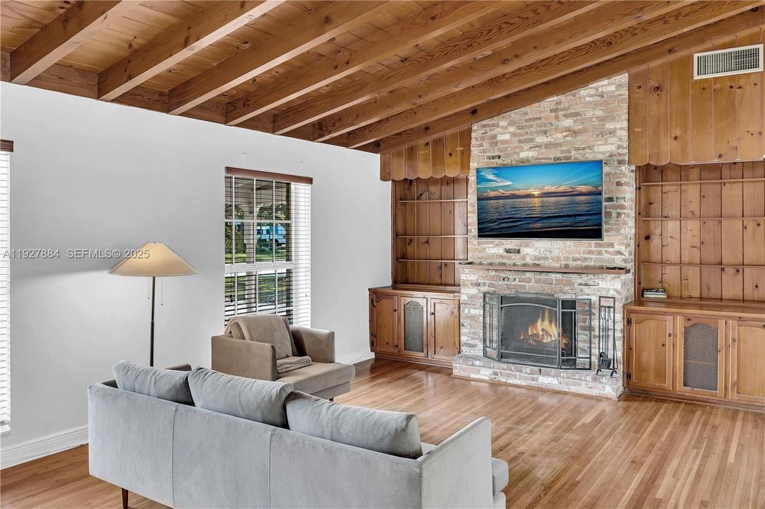 For Sale: $920,000 (3 beds, 3 baths, 1830 Square Feet)