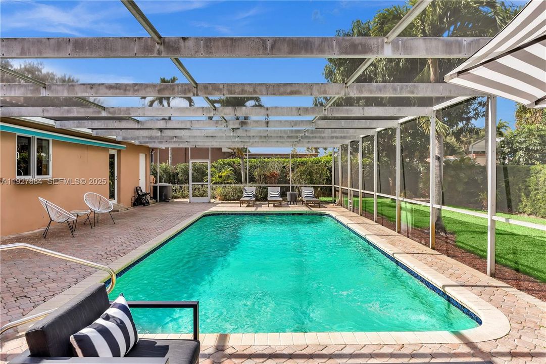 For Sale: $920,000 (3 beds, 3 baths, 1830 Square Feet)