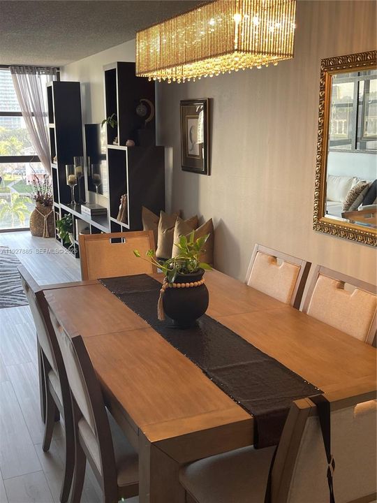 待售: $309,900 (2 贝兹, 2 浴室, 1075 平方英尺)