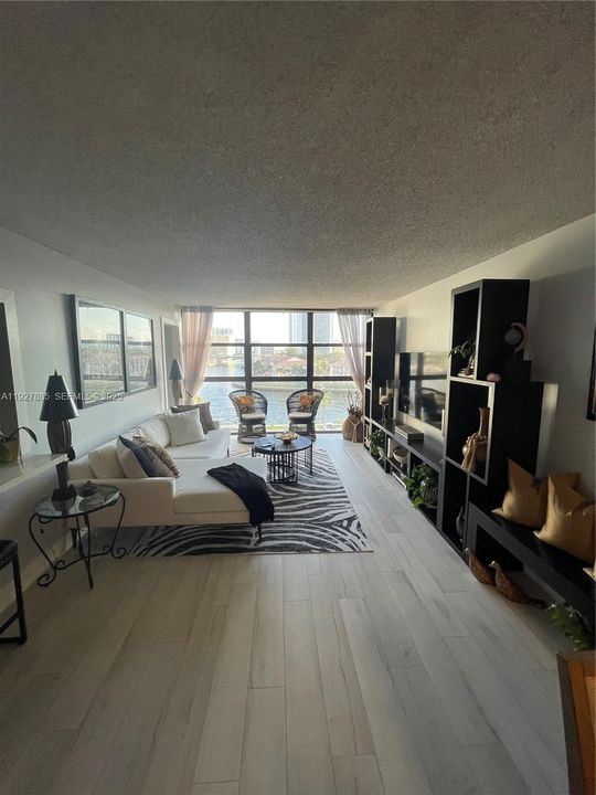 待售: $309,900 (2 贝兹, 2 浴室, 1075 平方英尺)