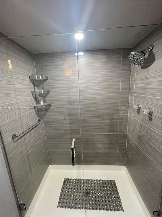 待售: $309,900 (2 贝兹, 2 浴室, 1075 平方英尺)