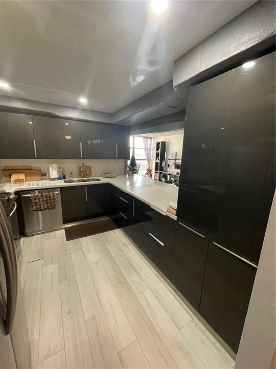 待售: $309,900 (2 贝兹, 2 浴室, 1075 平方英尺)